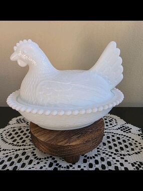 Vintage Indiana Milk Glass Hen on Nest
